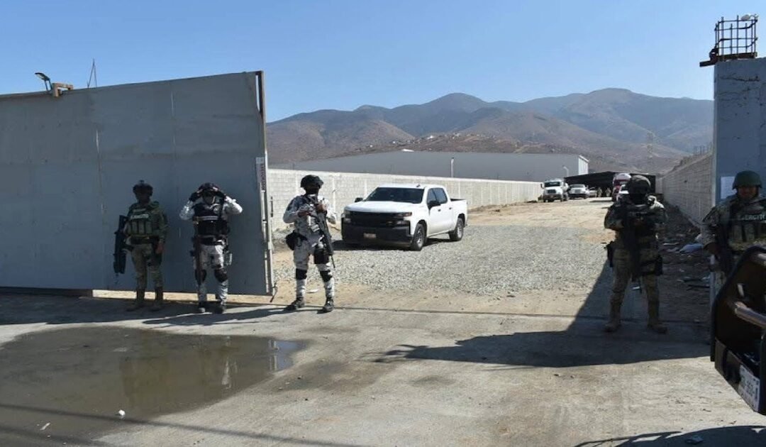 FGR decomisa 60 mil litros de ‘huachicol’ en Tijuana y revela toma clandestina junto a gasolinera Chevron