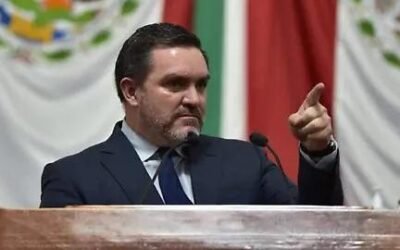 Manifestantes enfrentan a Federico Döring por desacreditar su marcha tras revelarse contrato del PAN con organizador