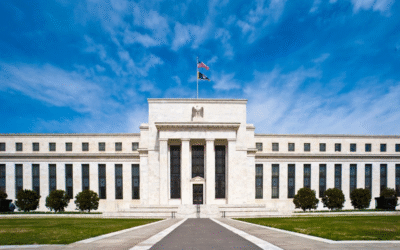 La Reserva Federal de Estados Unidos recorta tasa de interés y anuncia compra de títulos ante moderación económica en EU