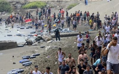 Crisis Migratoria en Ceuta: Miles Arriban Desde Marruecos y al Menos 18 Pierden la Vida en el Intento