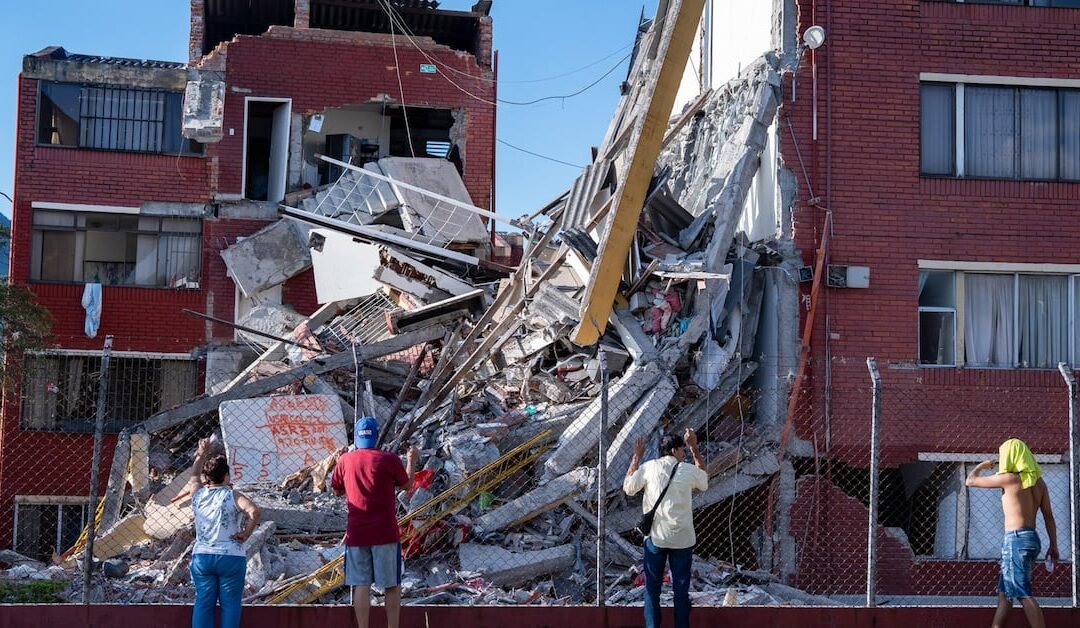 México envía equipo de rescate a Colombia