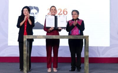 Claudia Sheinbaum Firma Decreto para Asegurar Transparencia en el Gobierno de México